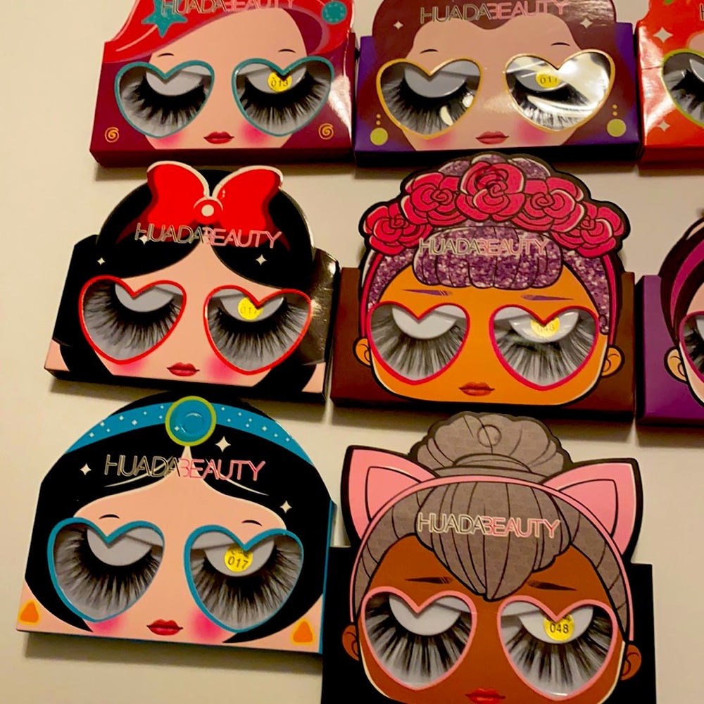 Beautiful multi use eyelashes.Super cute package